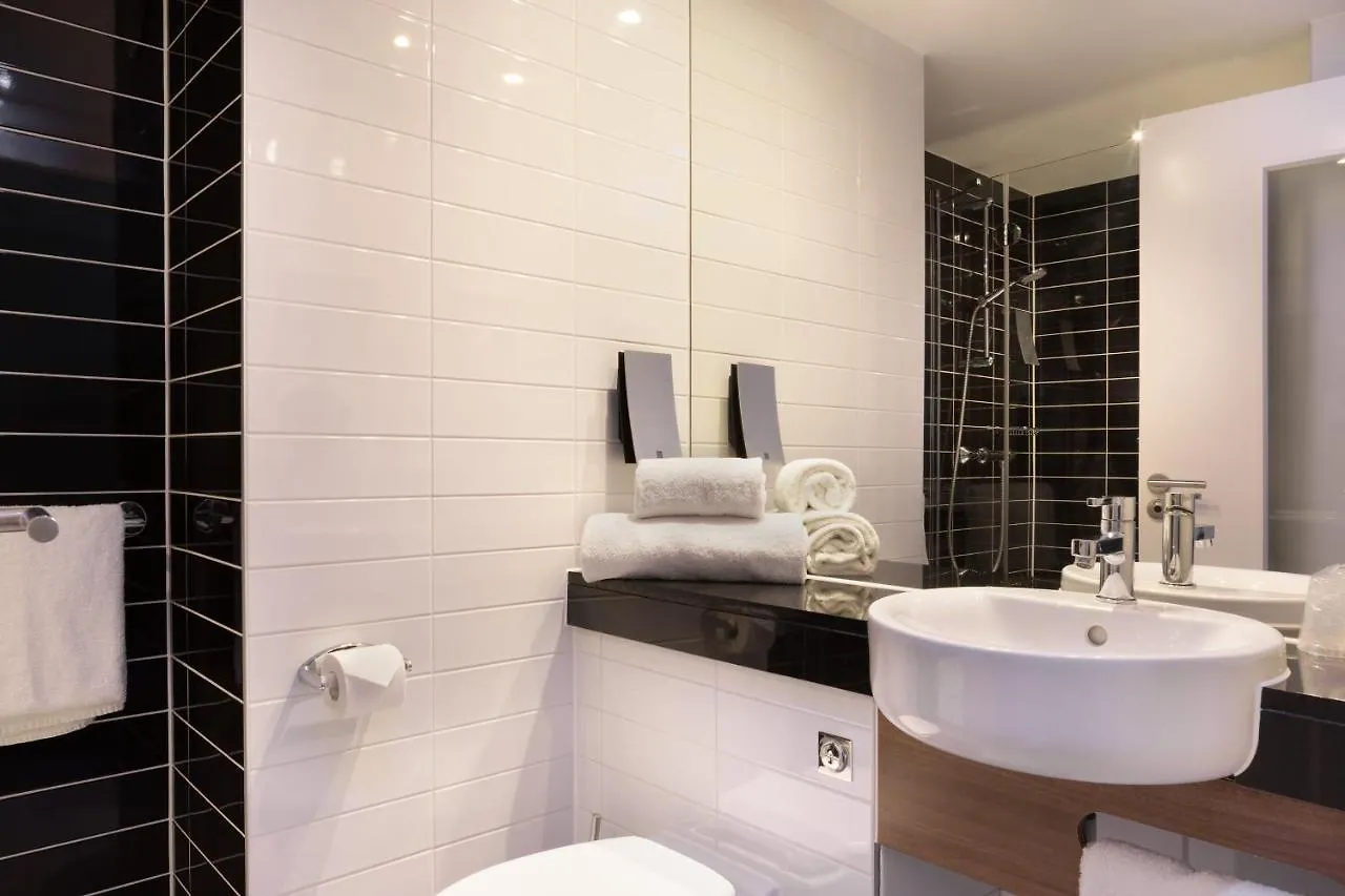 Holiday Inn Express Toulon - Est By Ihg Hotel
