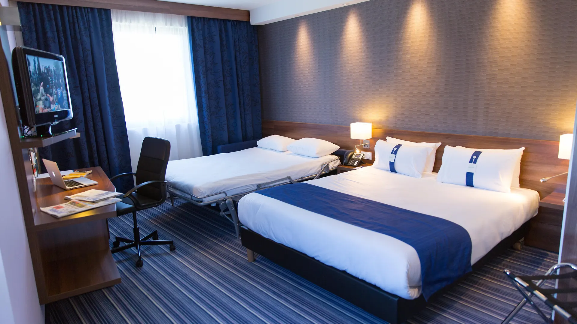 Holiday Inn Express Toulon - Est By Ihg Hotel